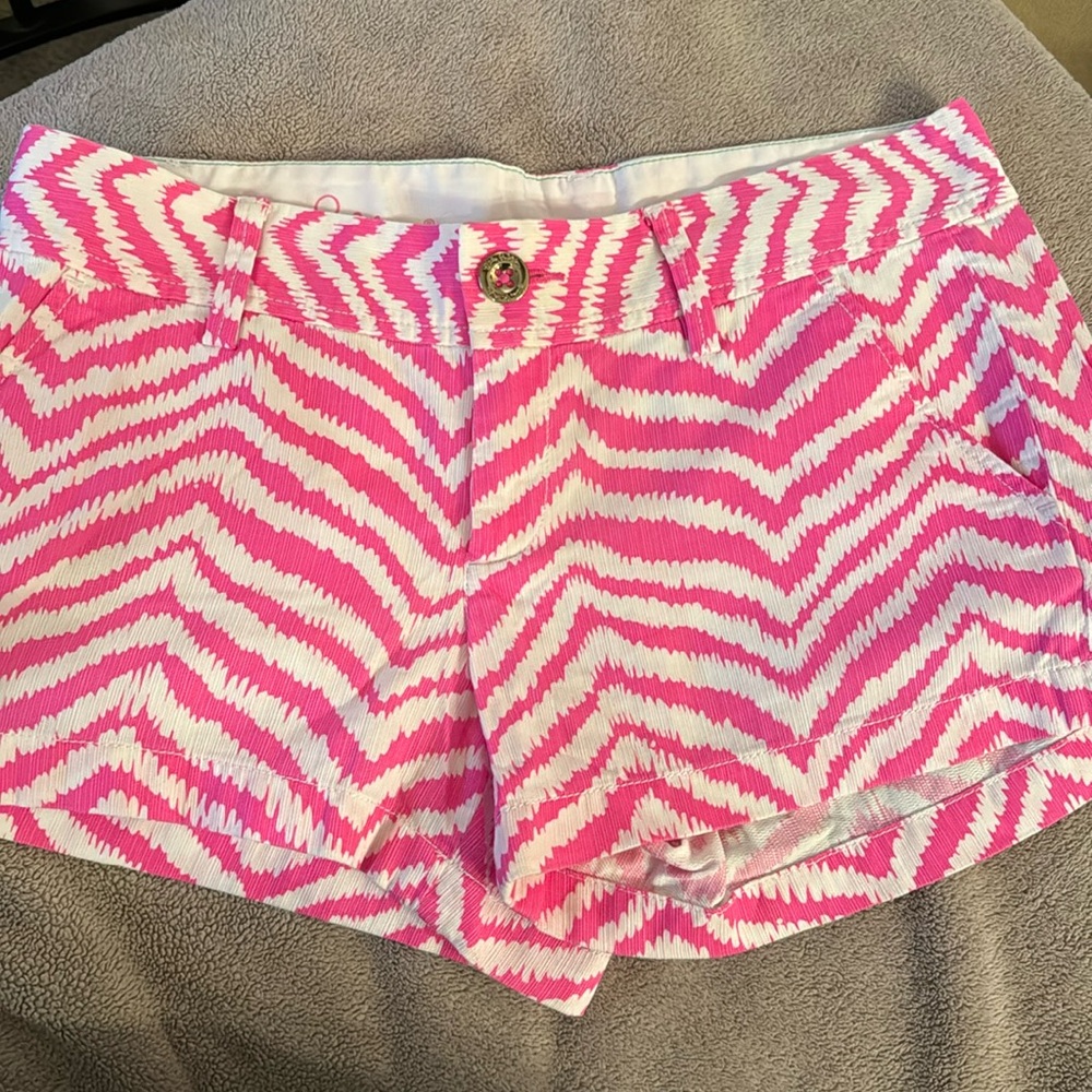Lilly Pulitzer pink and white size 4 Walsh style shorts